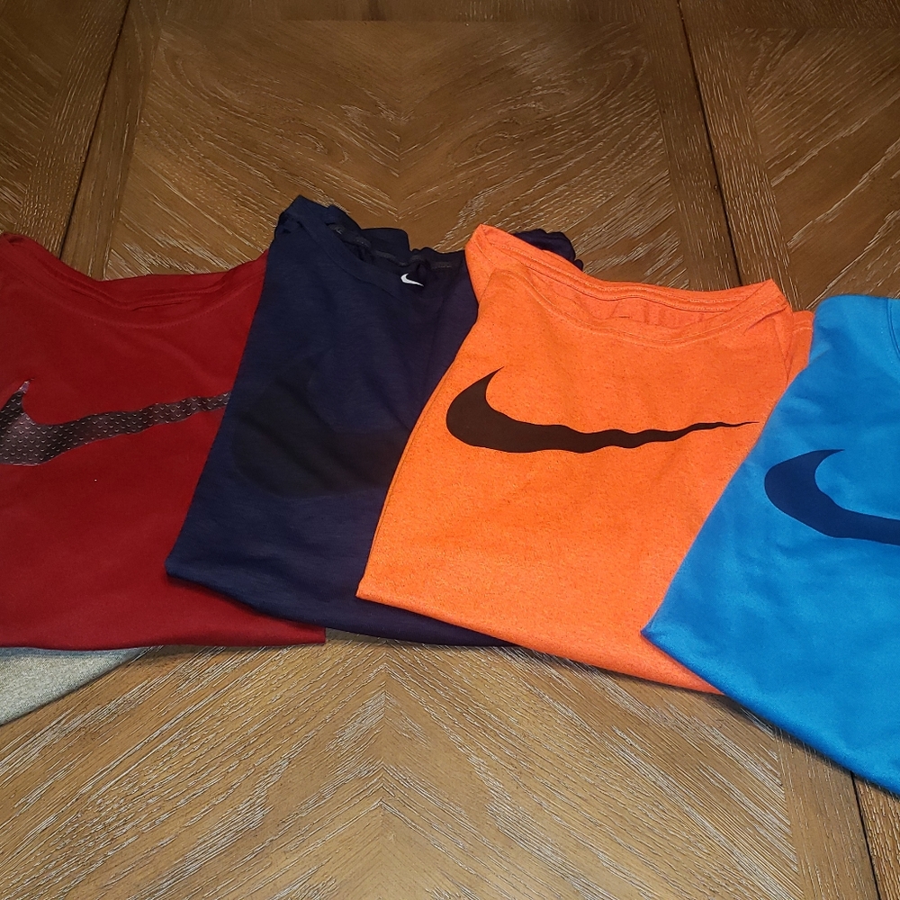 Bundles of Nike 5pc T-shirts